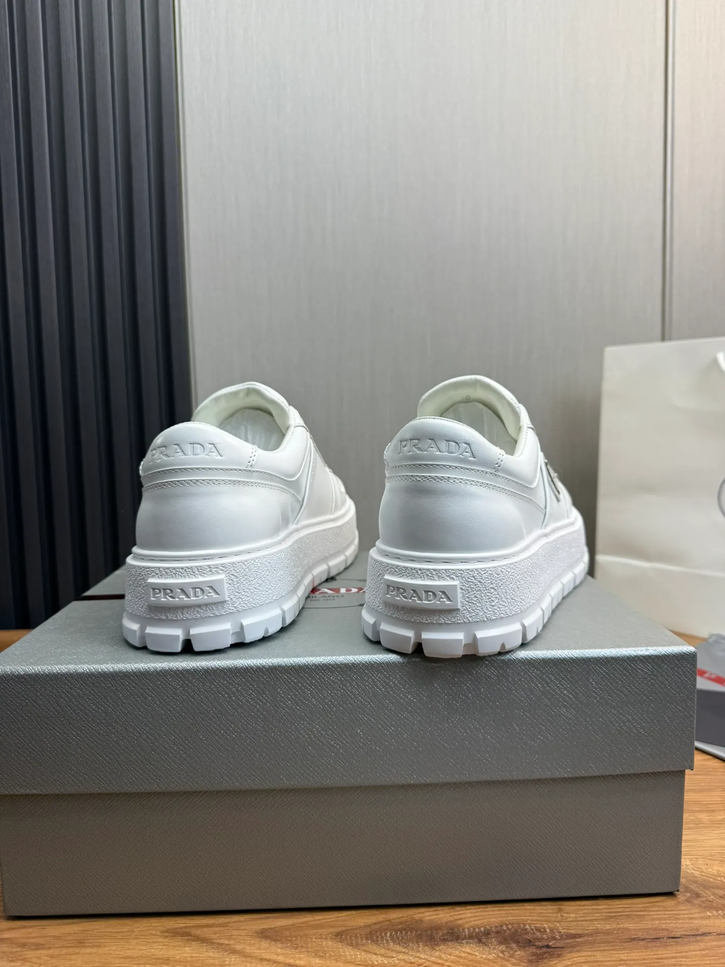 Men's shoes 💰620💰 [PRADA] Autumn and winter hot men's shoes are shipped 👏Official website synchronized ⬆️Original fly-woven cowhide fabric + cowhide lining, 1⃣️:1⃣️reproduction, original sole, 38-45 (45. Customized, non-refundable)